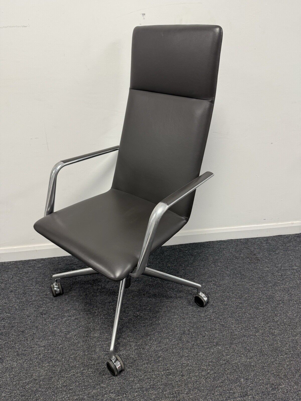 Brunner Finasoft High Back Executive grey leather chair