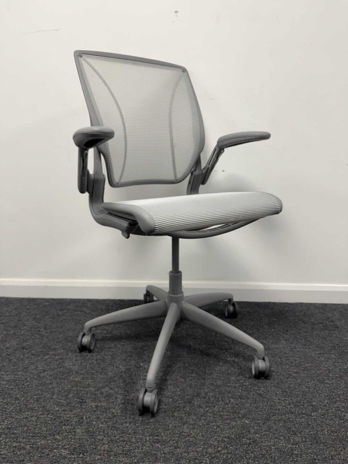 HUMANSCALE Diffrient World Office Swivel Task Chair Ergonomic Grey 