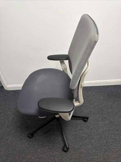 Vitra Oson CE Ergonomic Office Chair – Fully Adjustable Task Chair