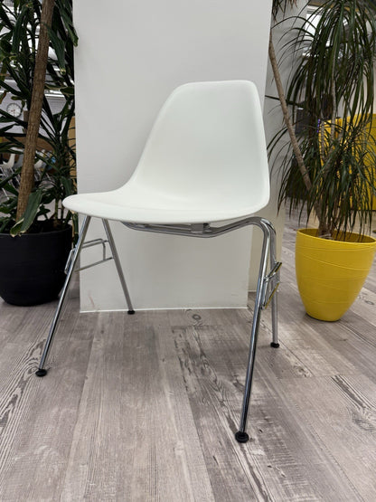Eames Plastic Side Chair DSS In Cotton White Black Friday Offer UK Seller